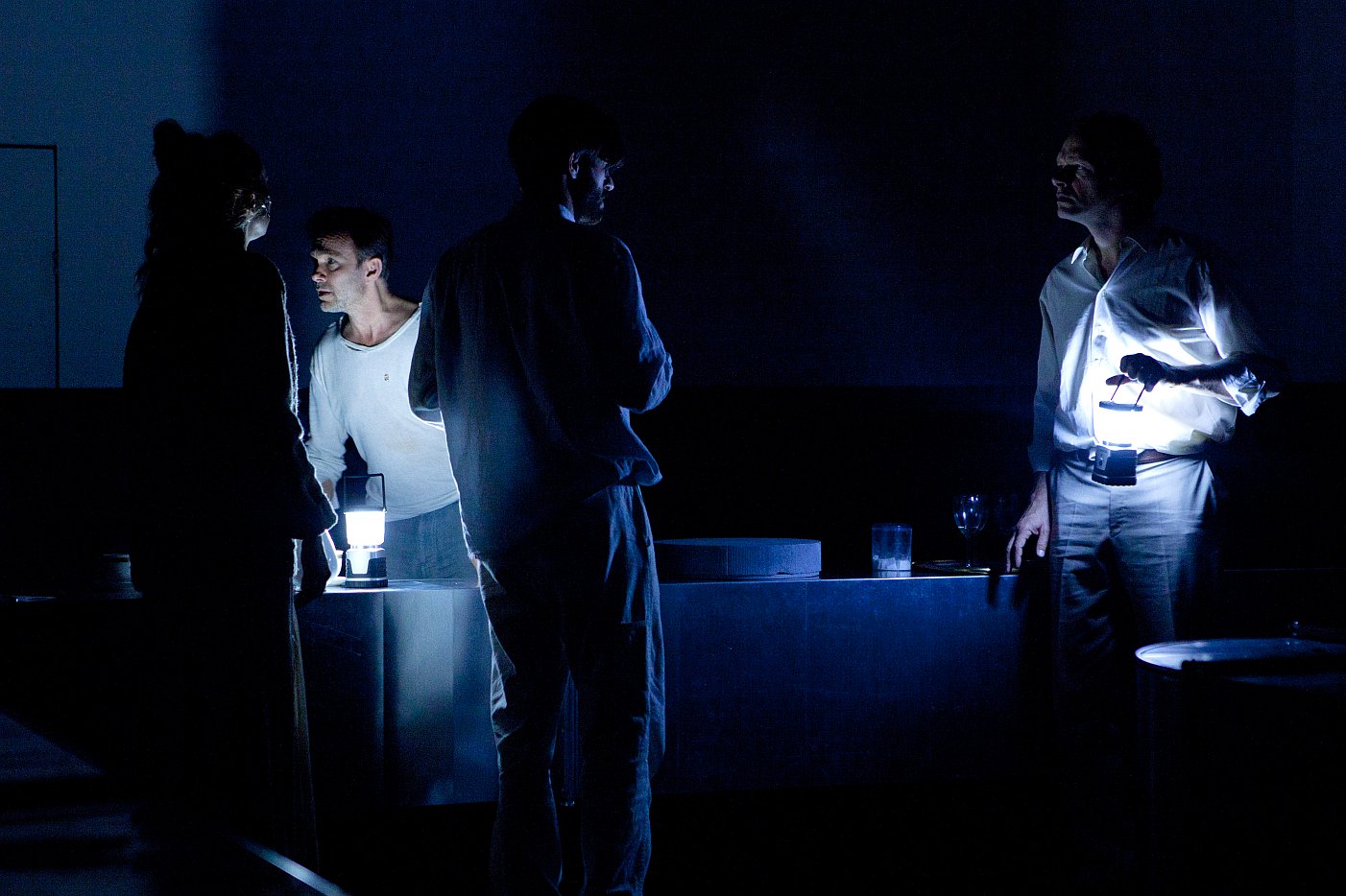 Martin Schepers - Bühnenbild: Opfer - Das Opfer nach Andrei Tarkowsky, Garage X, Wien, 2012. Inszenierung Philipp Hauß, Musik Sergej Newski  (large)